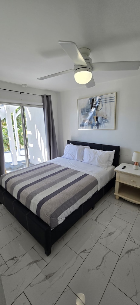 Cheerful 3 Bedroom Villa Canal Front With Pool. - Islas Turcas y Caicos
