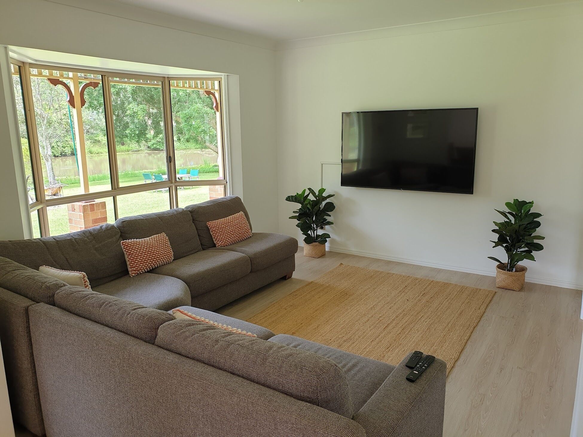 Acreage home - tranquil and convenient - close to theme parks