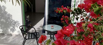 New and modern apartment- fast Wi-Fi 3 minutes drive from the beach