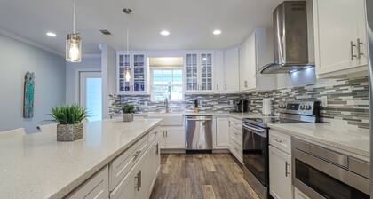 1 ACRE PRIVATE BEACH & PIER, FAMILY & PET FRIENDLY HOME