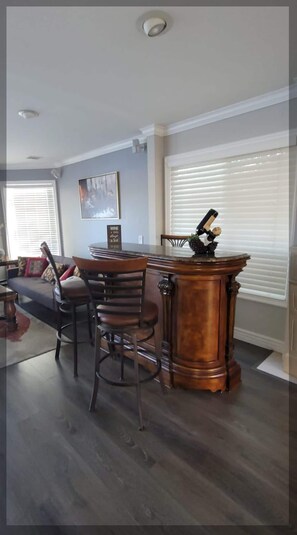 Interior - Lakefront 3 Bedroom house with breath taking views (Agoura Hills)