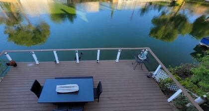 Lakefront 3 Bedroom house with breath taking views