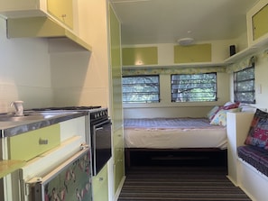1 habitación, tabla de planchar con plancha, wifi gratis y ropa de cama