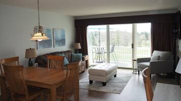 Smart TV, fireplace, offices