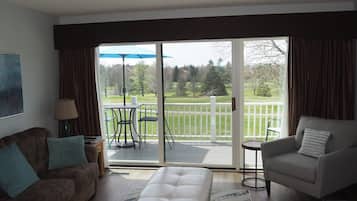 智能电视、壁炉、办公室