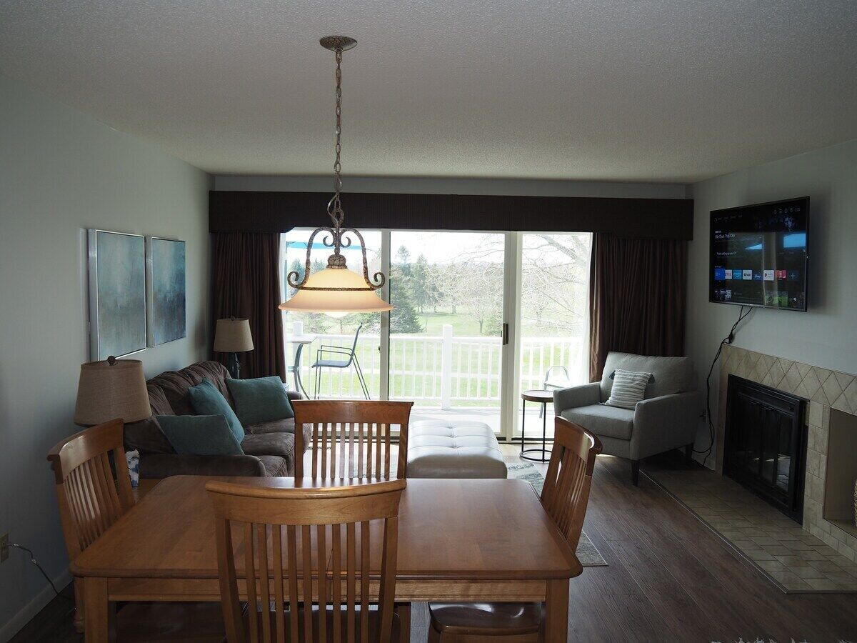 Smart TV, fireplace, offices