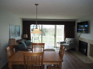 TV connectée, cheminée, espaces bureaux