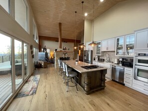 Fridge, microwave, oven, stovetop - Colorado Mountain Villa (Morrison)