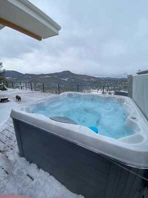 Outdoor spa tub - Colorado Mountain Villa (Morrison)