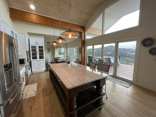 Fridge, microwave, oven, stovetop - Colorado Mountain Villa (Morrison)