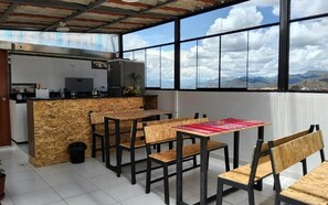 Dormitorio Compartido Mixto 8 Camas | Terrasse/patio