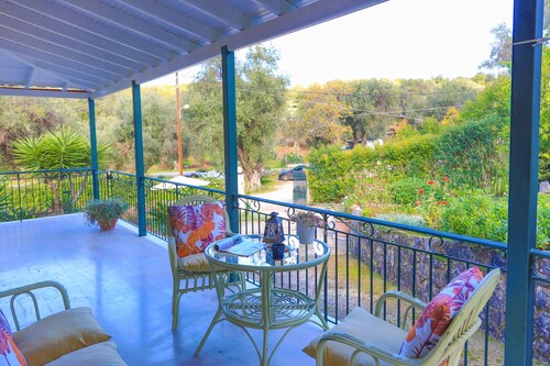 Villa Valentina: A charming villa with pool, walk to beach, WiFi