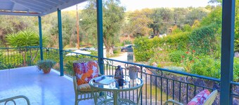 Villa Valentina: A charming villa with pool, walk to beach, WiFi