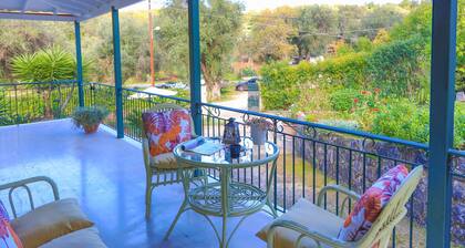 Omakotitalo Family House, lähellä merta, tavernoja ja paikallisista palveluista