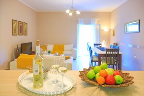 TV, DVD player, books - Villa Valentina: A charming villa with pool, walk to beach, WiFi (Saint Spyridon)