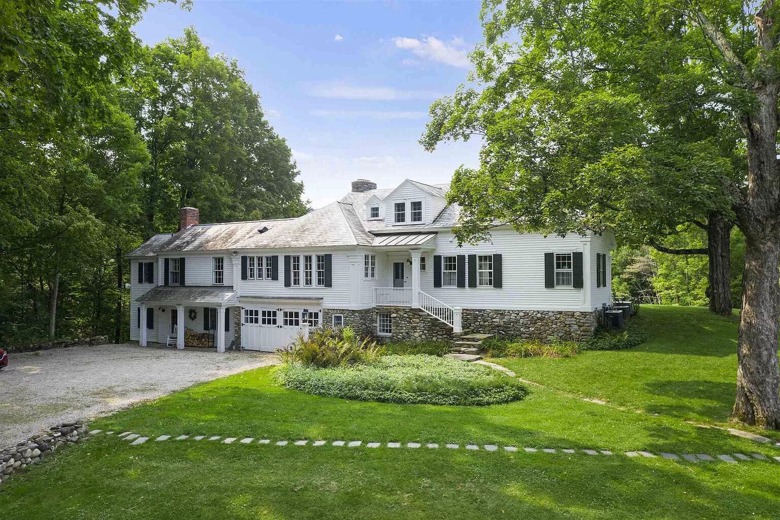 Super Private Estate w/ Guest Cottage Near Center