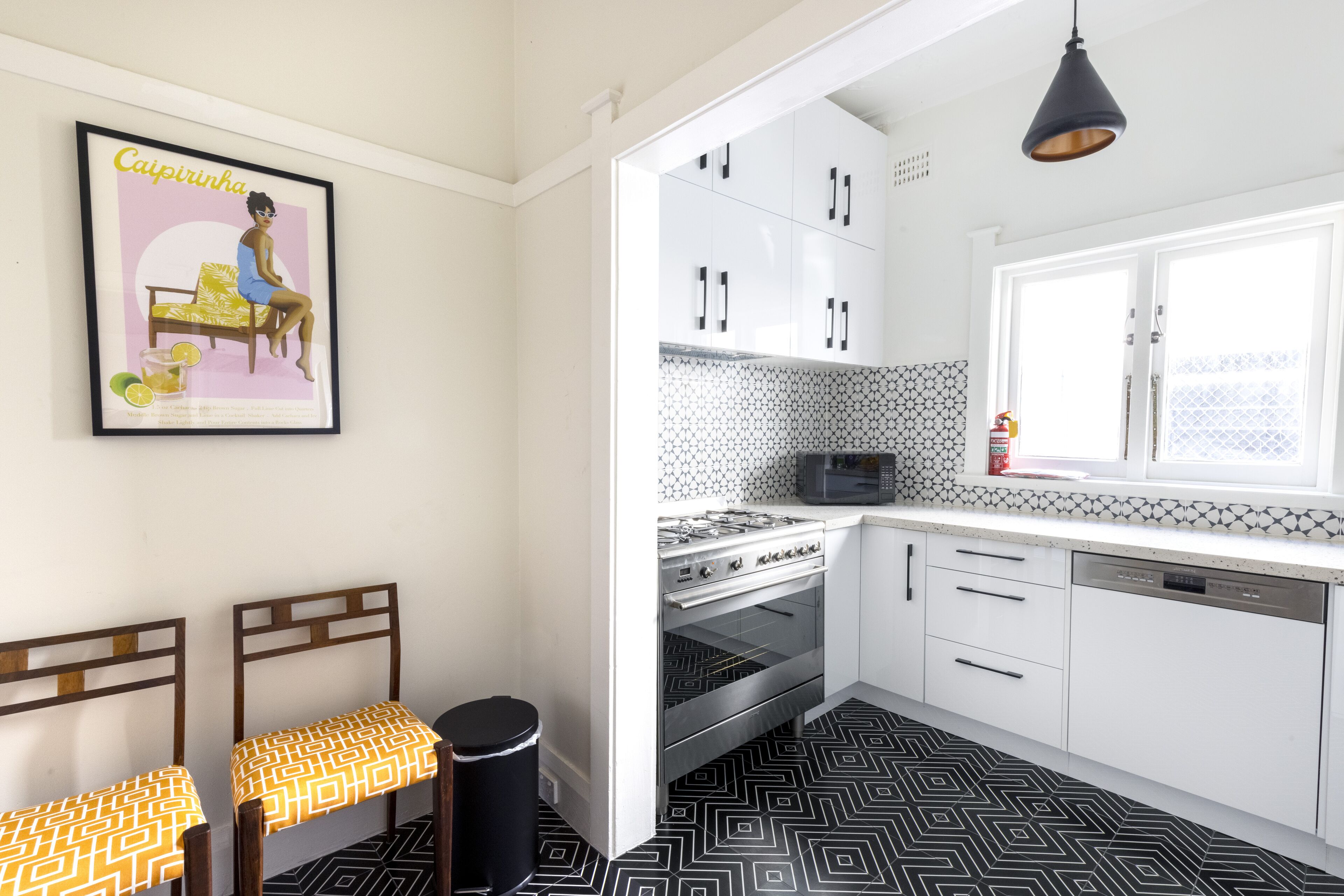 Stylish Bondi Beach pad moments from sand & surf — image 13