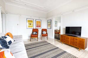 Smart TV - Stylish Bondi Beach pad moments from sand & surf (Bondi Beach)