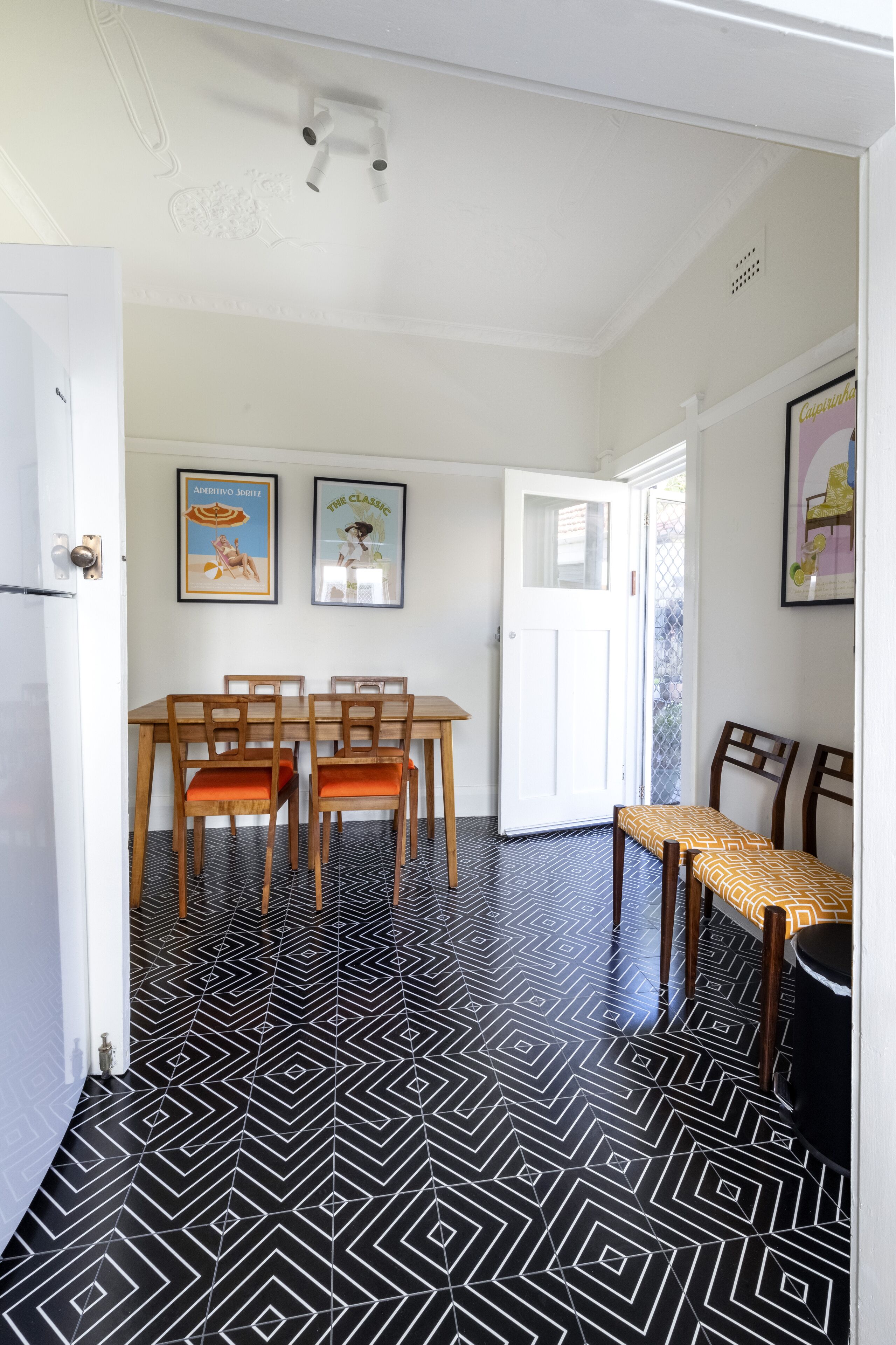 Stylish Bondi Beach pad moments from sand & surf — image 16