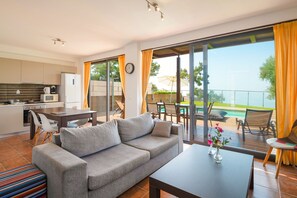 TV, DVD player, books, stereo