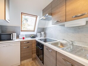 Kühlschrank, Mikrowelle, Ofen, Geschirrspüler