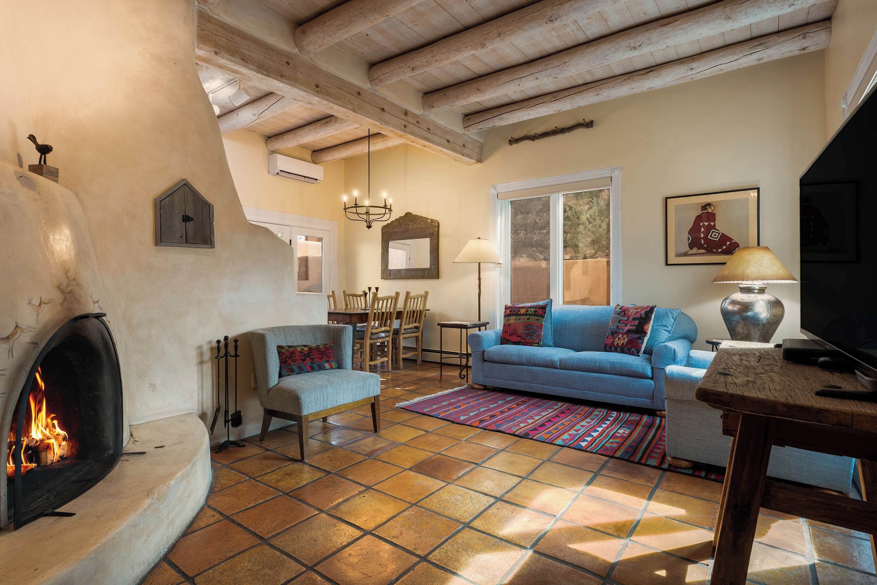 Fernseher, Kamin, Arbeitsbereiche