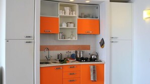 冷蔵庫、電子レンジ、オーブン、食器洗い機
