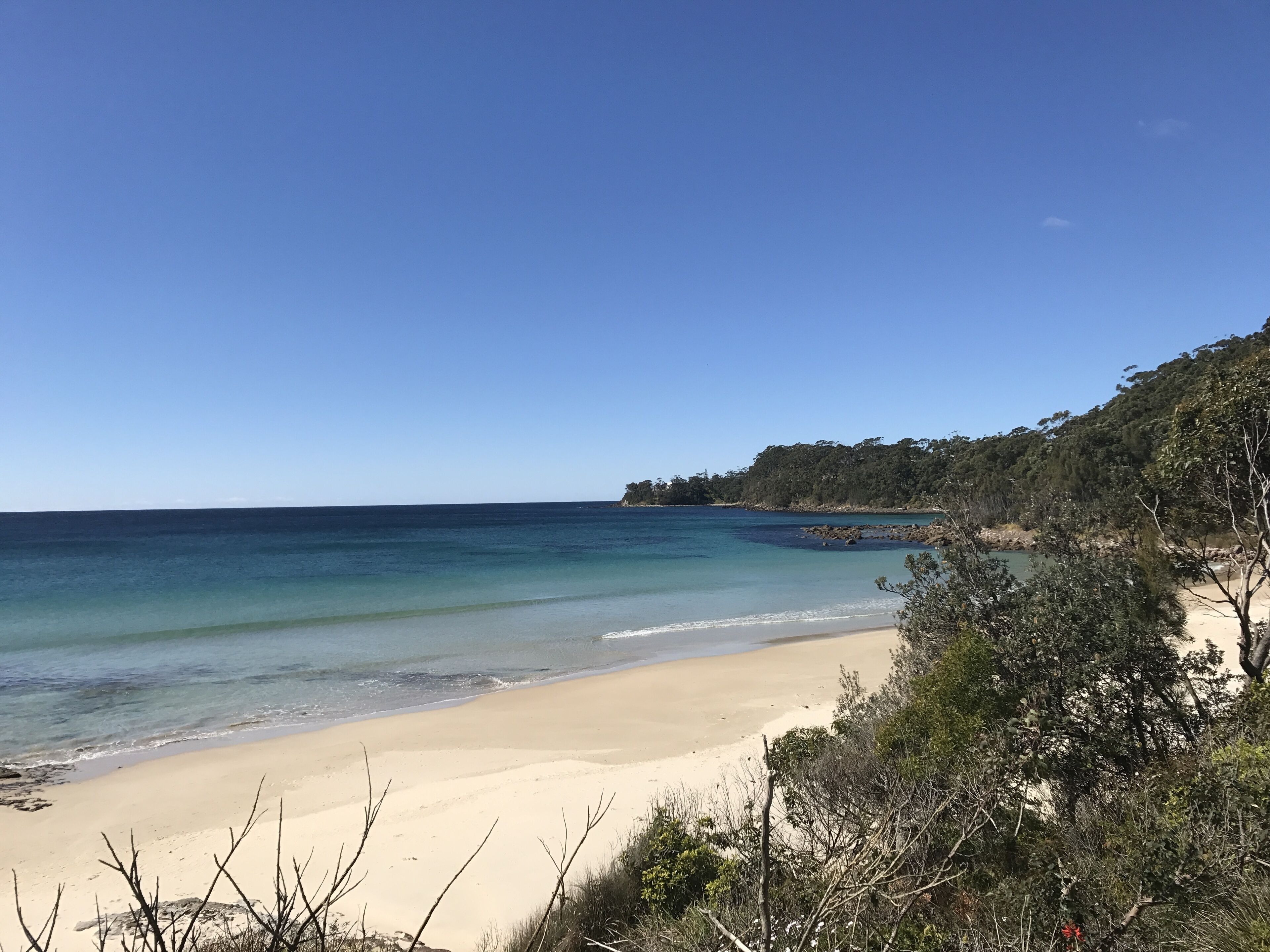 Perto da praia, espreguiçadeiras 