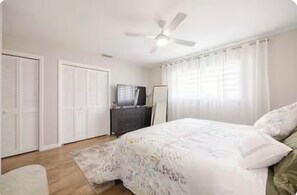 3 bedrooms, desk, iron/ironing board, free WiFi - Beautiful Naples Home at an Amazing Location!!! (Naples)