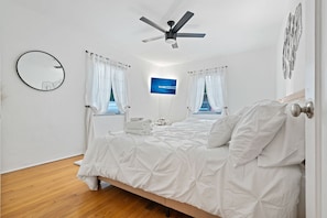 Room - Unique 3bd Villa / 7 Seats hot tub / Sleeps 8 (Miami)
