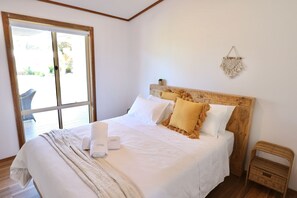 4 bedrooms, free WiFi - Town Central on Ryan 100m to beach and Main Street (Robe)