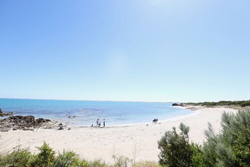 Town Central on Ryan 100m to beach and Main Street