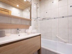 Towels - Neige d'or (Val Claret) by Interhome (Tignes)