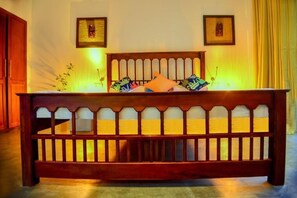 4 bedrooms, in-room safe, desk, iron/ironing board