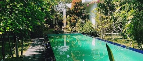 室外游泳池