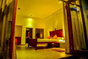 4 Schlafzimmer, Zimmersafe, Schreibtisch, Bügeleisen/Bügelbrett