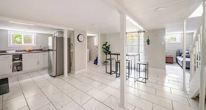 Wonderful Getaway Houston 2BR w/Balcony Views