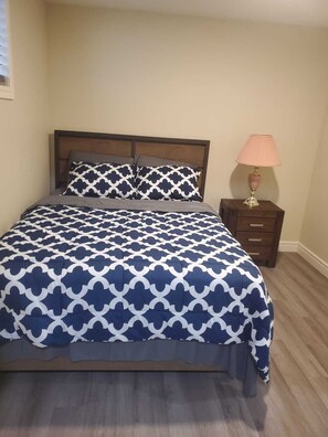 1 habitación, escritorio, tabla de planchar con plancha y wifi gratis 