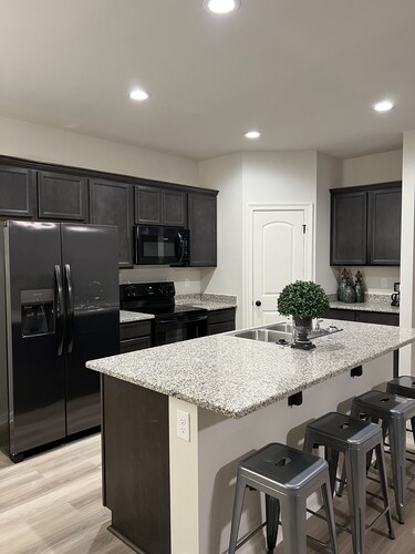 Home in Brusly, set up for month plus stays. Contact for discounts.