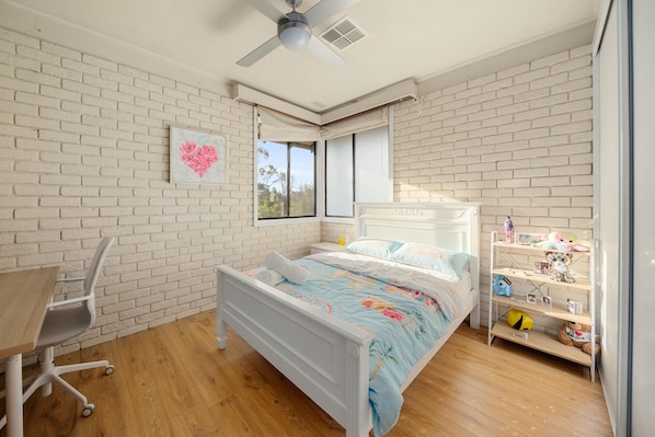 5 bedrooms, WiFi