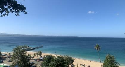 Aguadilla Waves Apt. 8-minute walk to beautiful Crashboat Beach