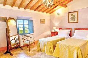 9 Schlafzimmer, Bügeleisen/Bügelbrett, kostenloses WLAN, Bettwäsche