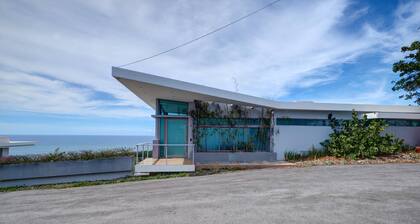Spacious Villa, Pool, Gorgeous Views, WIFI, Great for Groups & Families, close to Seven Seas Beach
