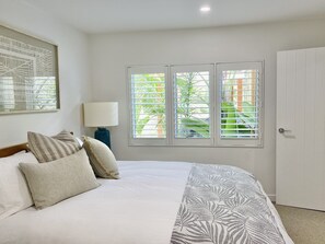4 bedrooms, desk, iron/ironing board, free WiFi