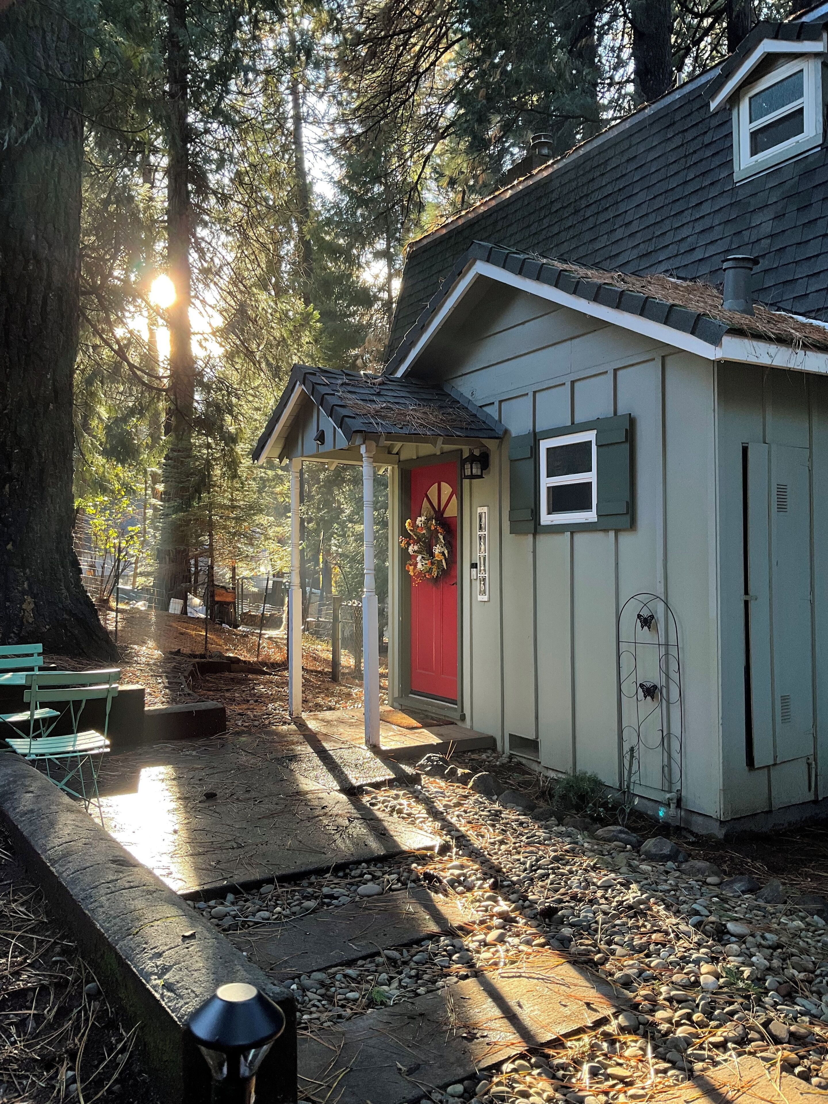 Little Green Cabin by Sly Park/Jenkinson Lake/Wineries/Tahoe/Hiking/Apple Hill