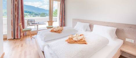 2 bedrooms, in-room safe, WiFi, bed sheets