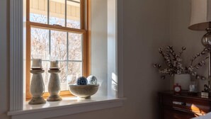 A window with decorative items, a bedside lamp, and a nightstand. - charming 2-bedroom pioneer home near brian head ski resort and national parks in parowan, utah (Parowan)