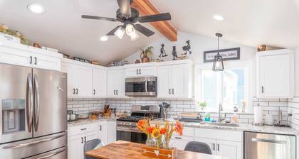 charming 2-bedroom pioneer home near brian head ski resort and national parks in parowan, utah