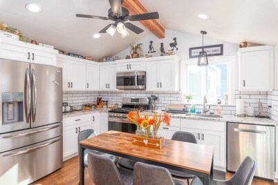 charming 2-bedroom pioneer home near brian head ski resort and national parks in parowan, utah