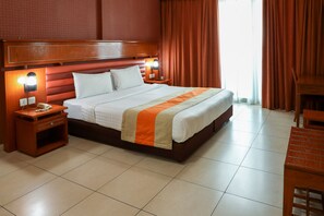 مكتب وواي فاي مجانًا وملاءات أسرّة